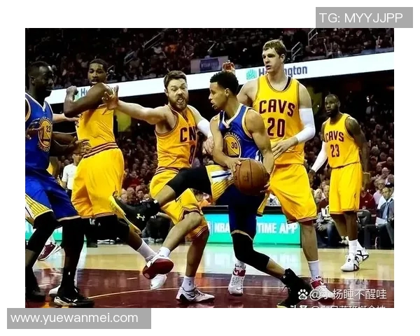 库里在比赛中成功封盖姚明展现篮球技术与身高差距的精彩瞬间